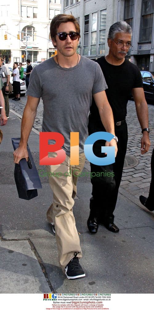 Reese Witherspoon and Jake Gyllenhaal Shopping in Soho