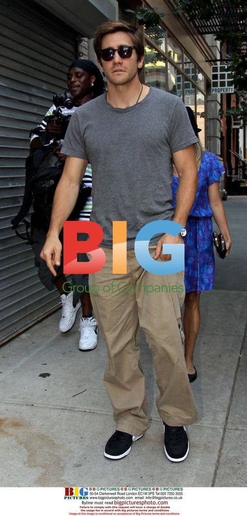 Reese Witherspoon and Jake Gyllenhaal Shop in Soho