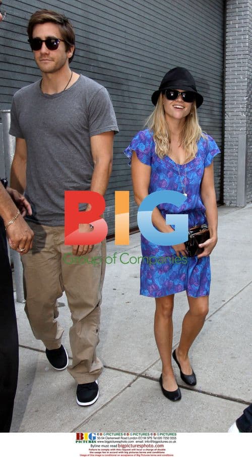 Reese Witherspoon and Jake Gyllenhaal shopping in Soho