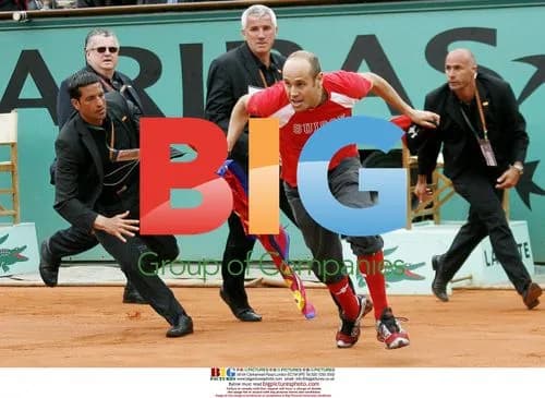 Roger Federer wins first French Open