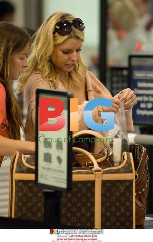 Jessica Simpson travels with pet at LAX