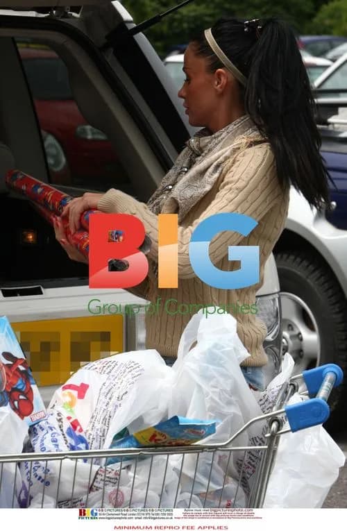 Katie Price and Michelle Heaton shop for Junior's birthday