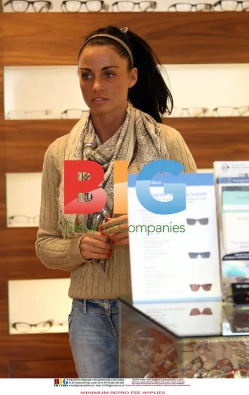 Katie Price and Michelle Heaton Shop for Birthday