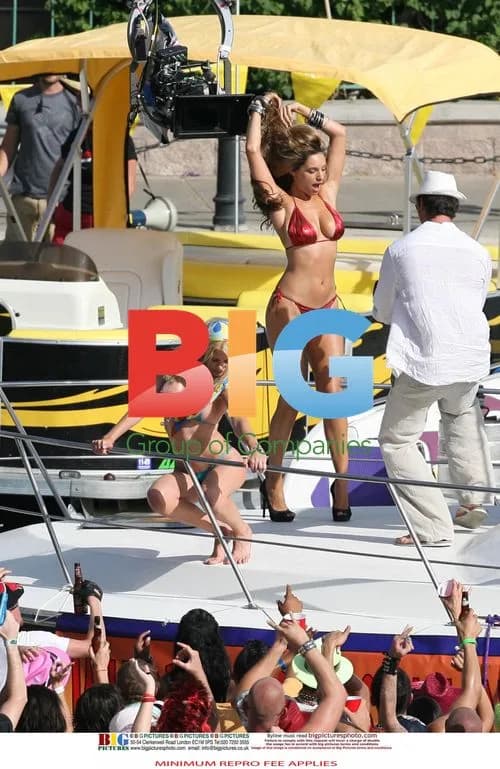Kelly Brook and Riley Steele on "Pirhana 3-D" set