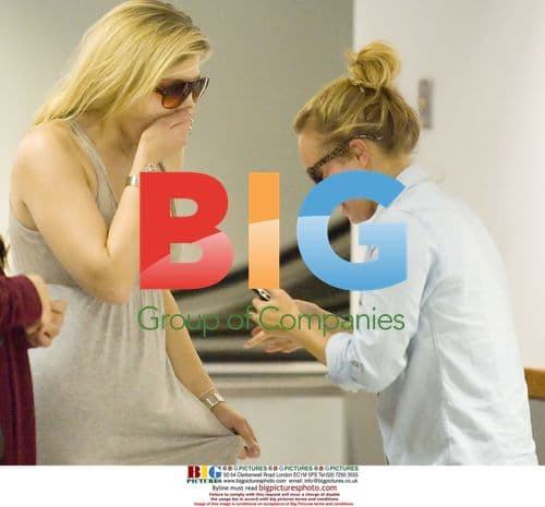 Hayden Panettiere shows off locket at LAX