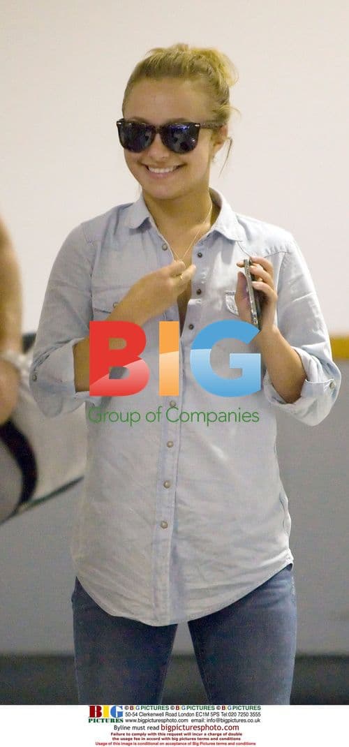 Hayden Panettiere shows off locket at LAX