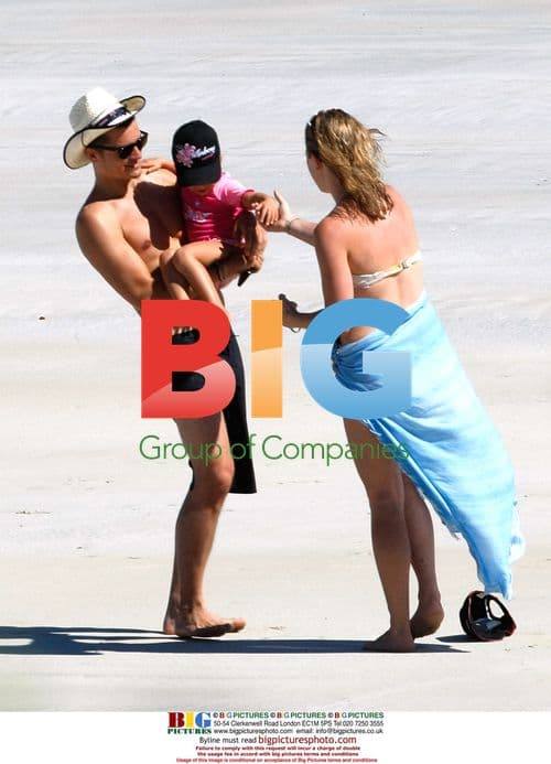 Orlando Bloom Relaxes in Broome with Miranda Kerr