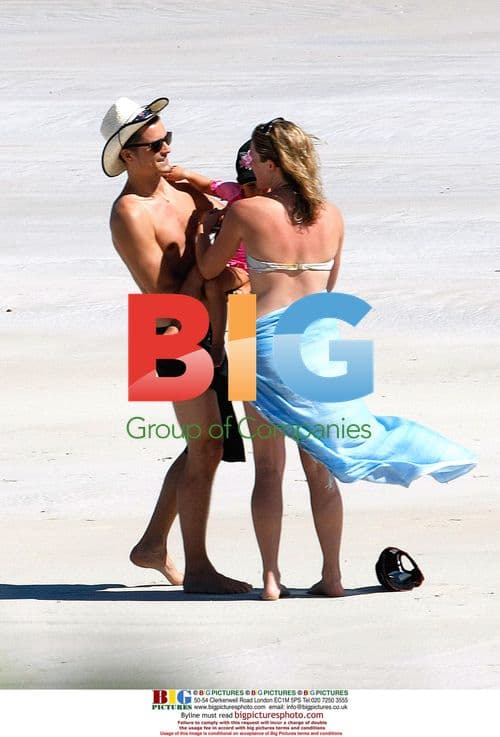 Orlando Bloom chills out in Broome