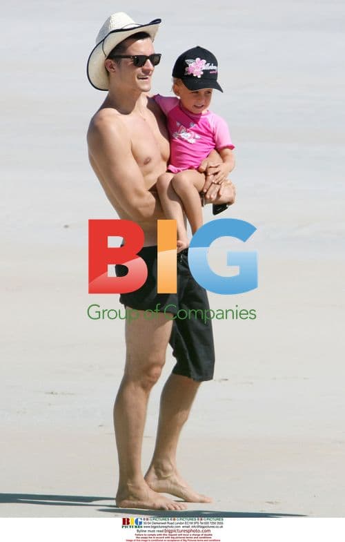 Orlando Bloom Relaxes in Broome