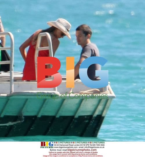 Orlando Bloom Relaxes in Broome