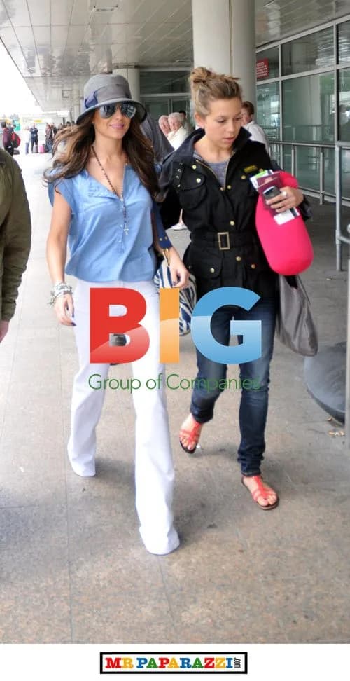 Cheryl Cole leaving hotel to airport in Glasgow