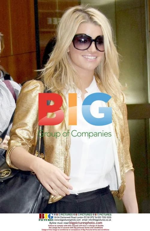 Jessica Simpson leaving NYC office