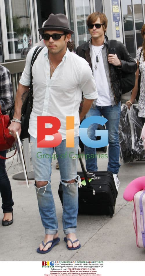 Kings of Leon Members Depart LAX