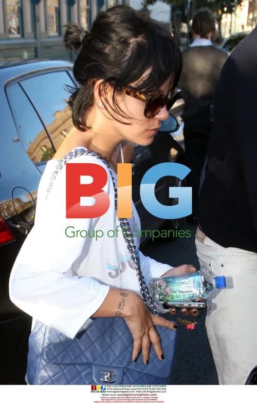 Lily Allen Enjoys Lunch in Sydney