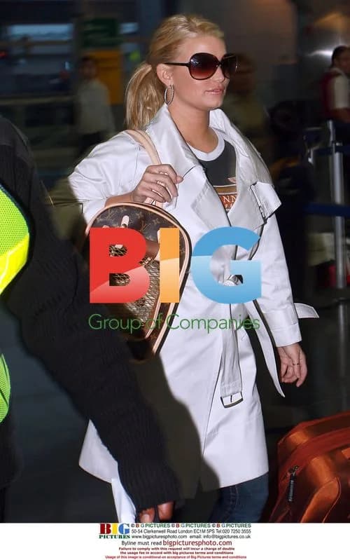 Jessica Simpson with dog at JFK Airport