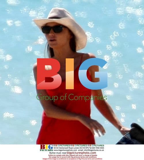 Orlando Bloom chills out in Broome