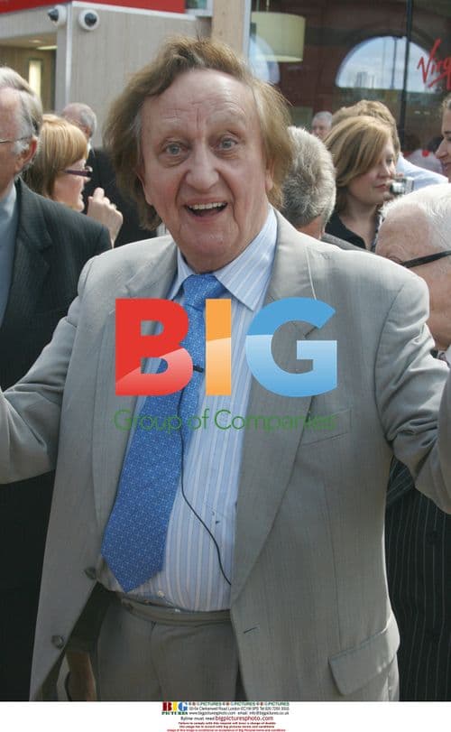 Ken Dodd and Bessie Braddock Statues Unveiled in Liverpool