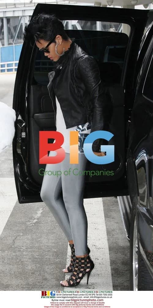 Rihanna Leaves London Hotel