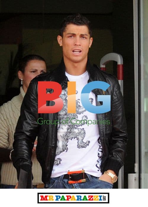 Ronaldo Visits Sister's Boutique