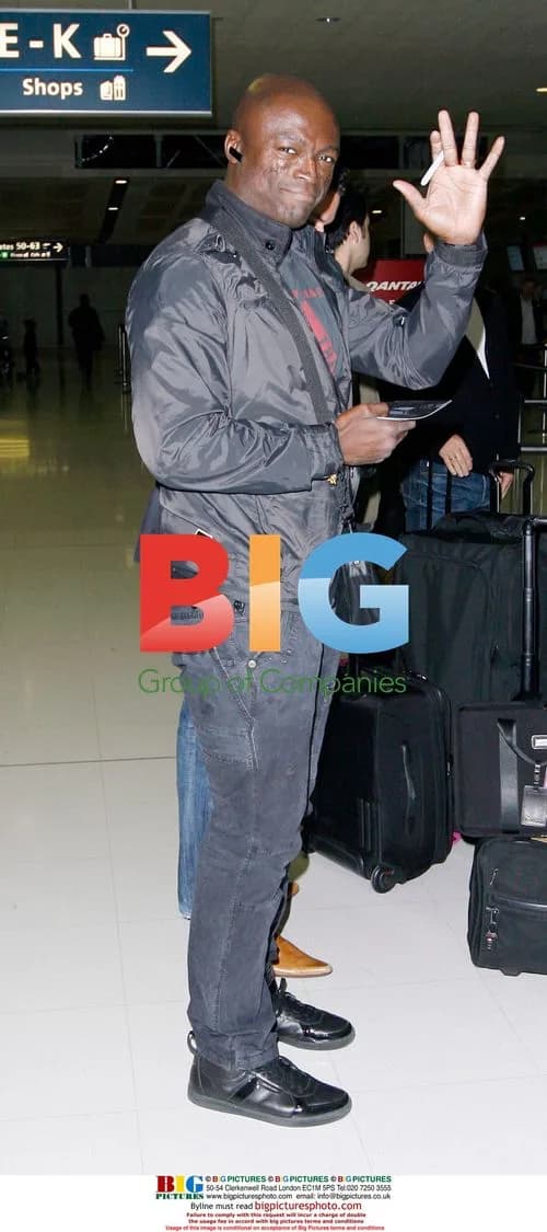 Seal departs Sydney airport for LA