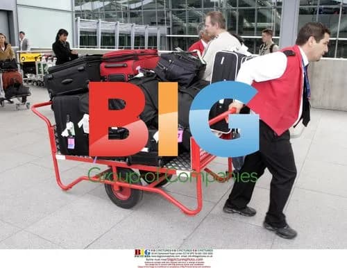 Mariah Carey Arrives in London with 23 Bags