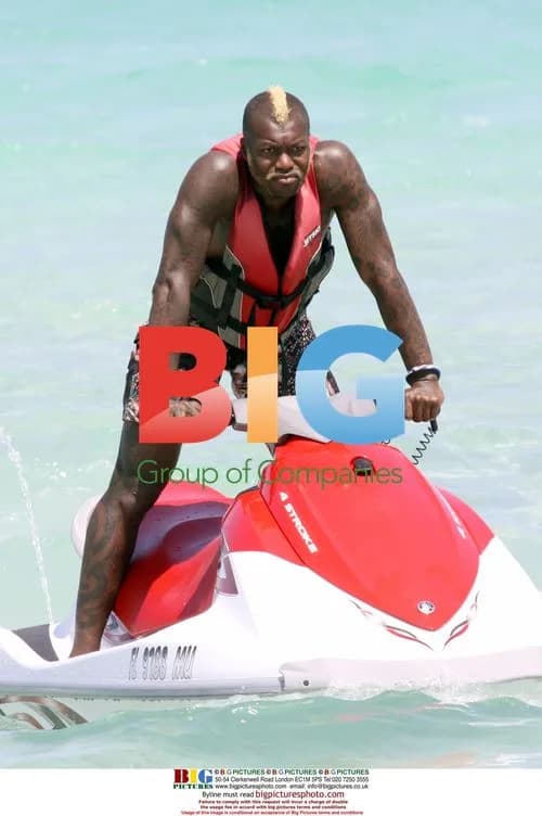 Soccer player Jibril Cisse and wife on Miami vacation