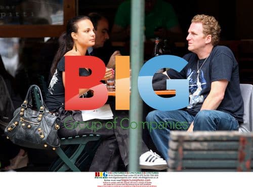 Michael Rapaport has lunch with female companion