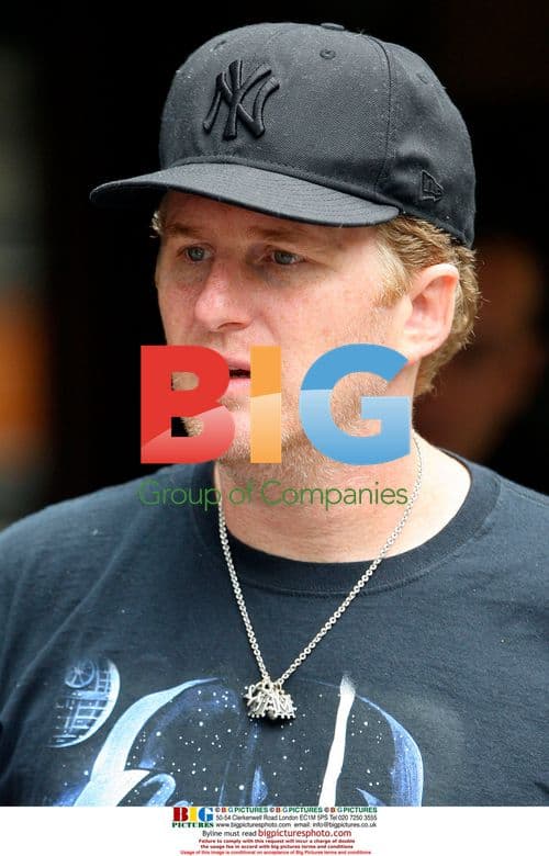 Michael Rapaport has lunch with companion