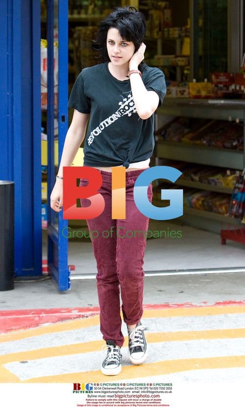 Kristen Stewart and Dakota Fanning refuel before rehearsal