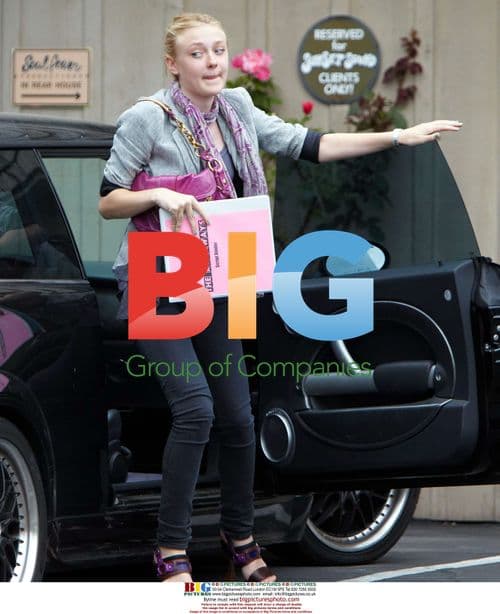 Kristen Stewart and Dakota Fanning get gas before rehearsals