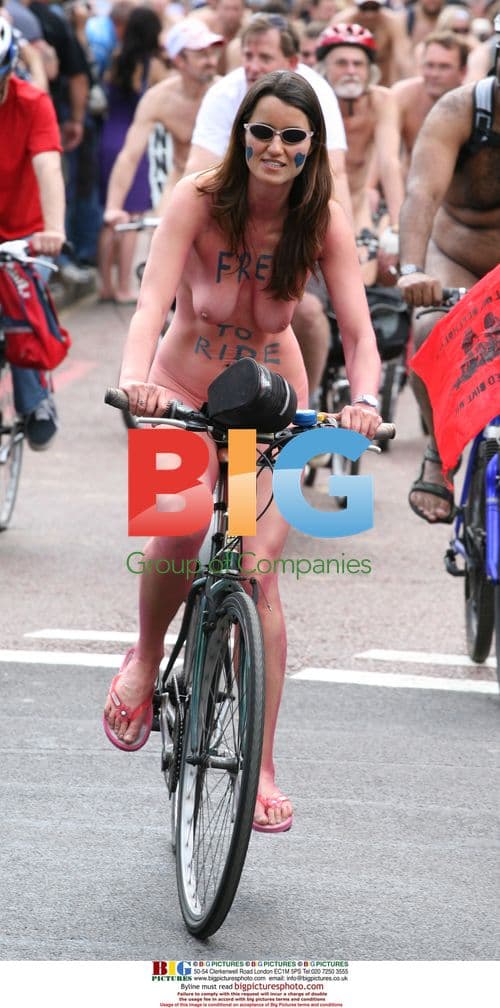 Naked cyclists protest oil dependence