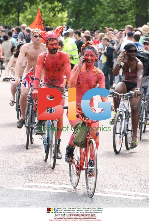 Cyclists protest oil dependence