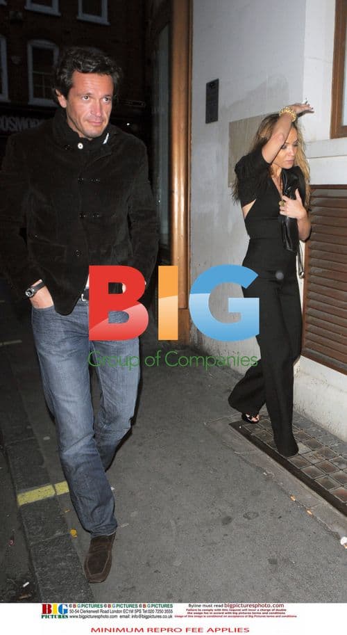 Elen Rives leaves restaurants with mystery man