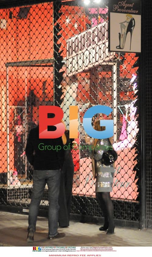 Elen Rives spotted with mystery man