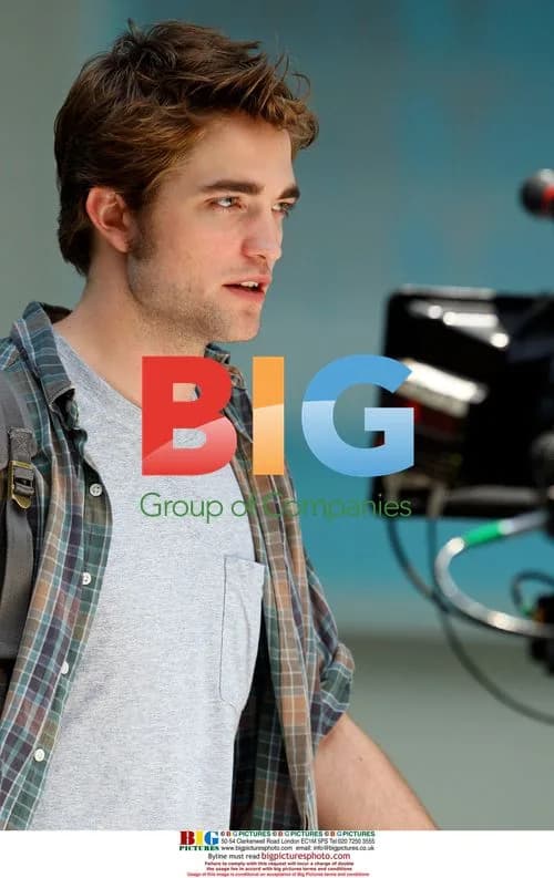 Robert Pattinson Films "Remember Me" in NYC
