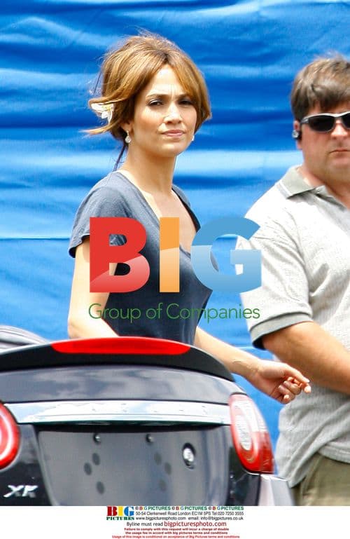 Jennifer Lopez on set of "The Back-up Plan"