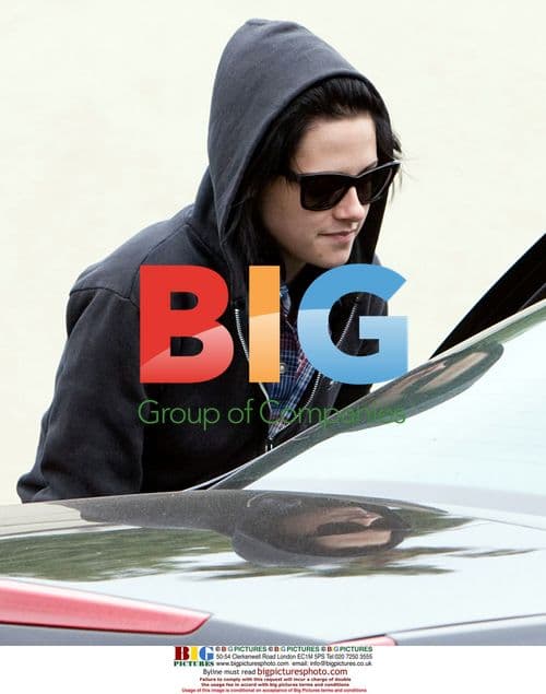 Kristen Stewart and Joan Jett on set