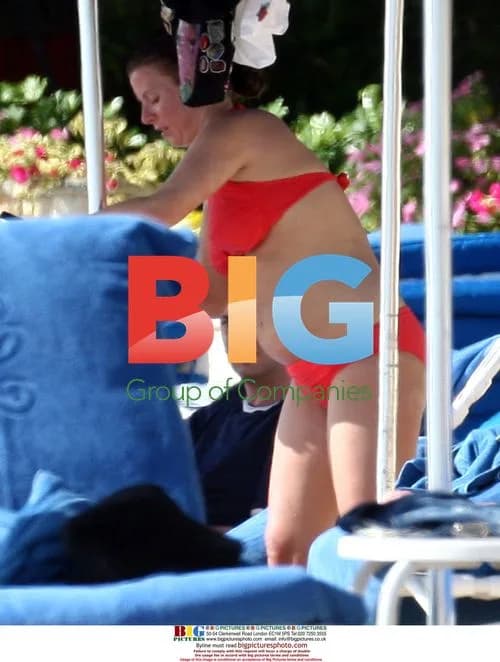 Coleen Rooney relaxes in Caribbean