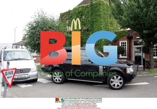 Britney Spears leaves hotel for McDonald's