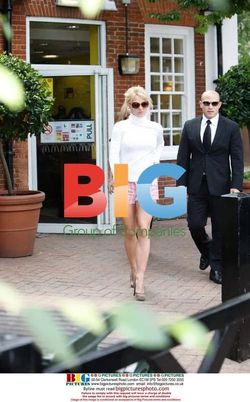 Britney Spears Leaves Hotel in London