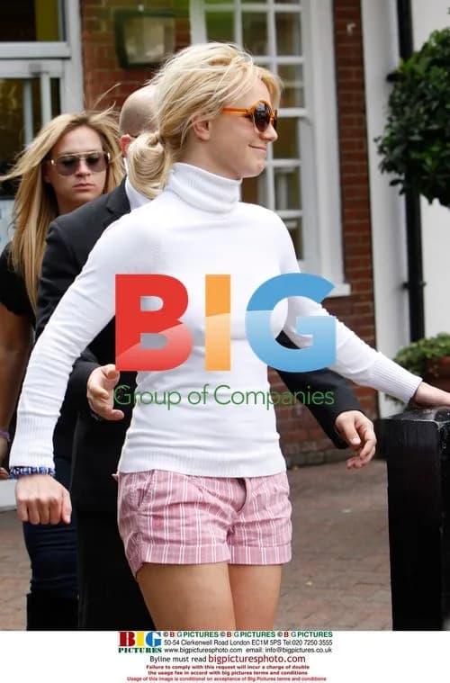 Britney Spears Leaves Hotel in London