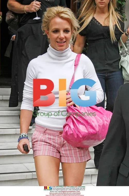 Britney Spears Leaves Hotel in London