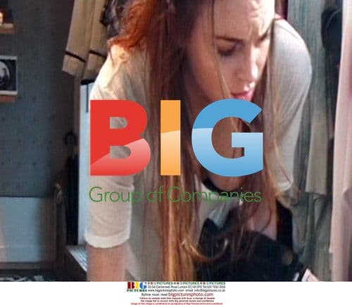 Lindsay Lohan Goes Shopping in NYC