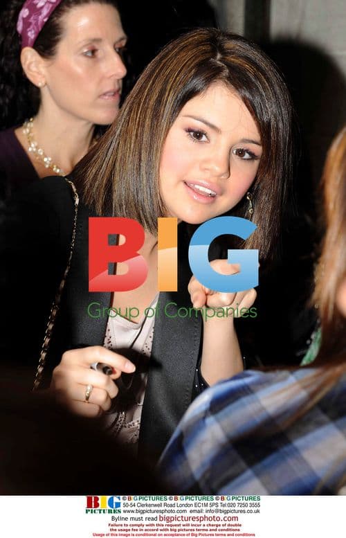 Selena Gomez spotted shopping in NYC