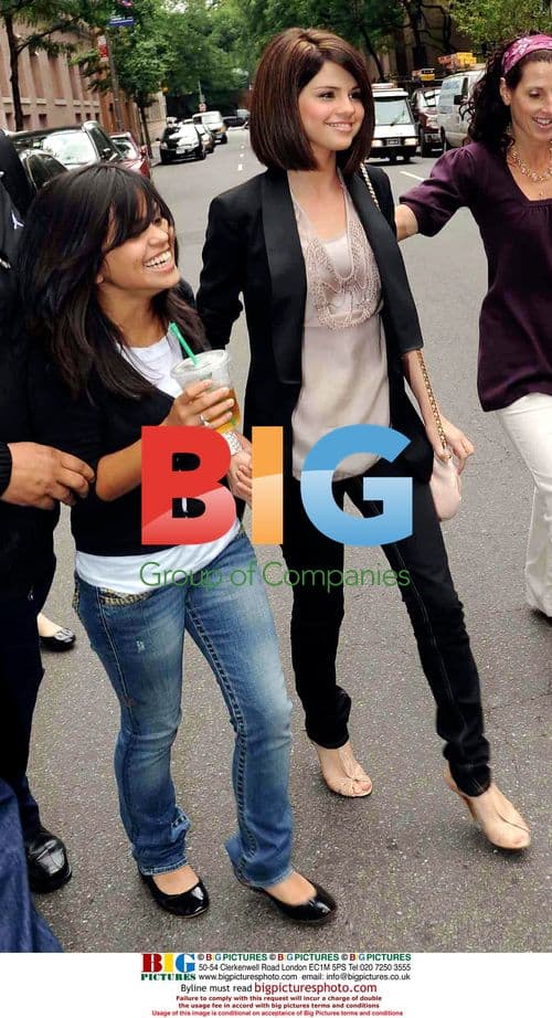 Selena Gomez shopping in NYC with cousin