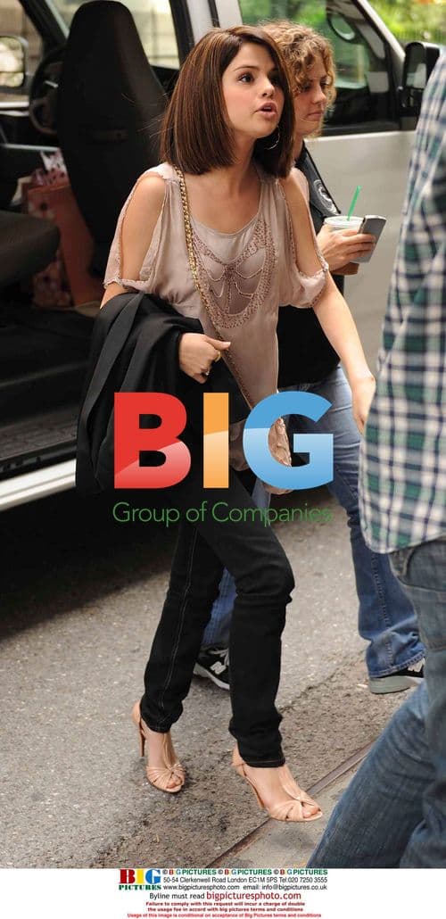 Selena Gomez Shops with Cousin in New York