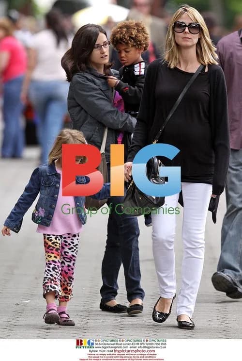 Pregnant Heidi Klum with family in Central Park