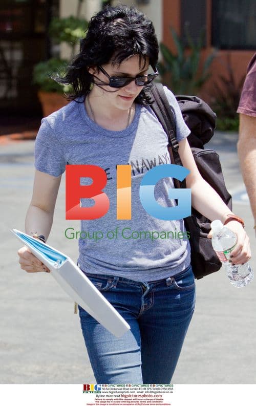 Kristen Stewart and Joan Jett on set of "The Runaways"