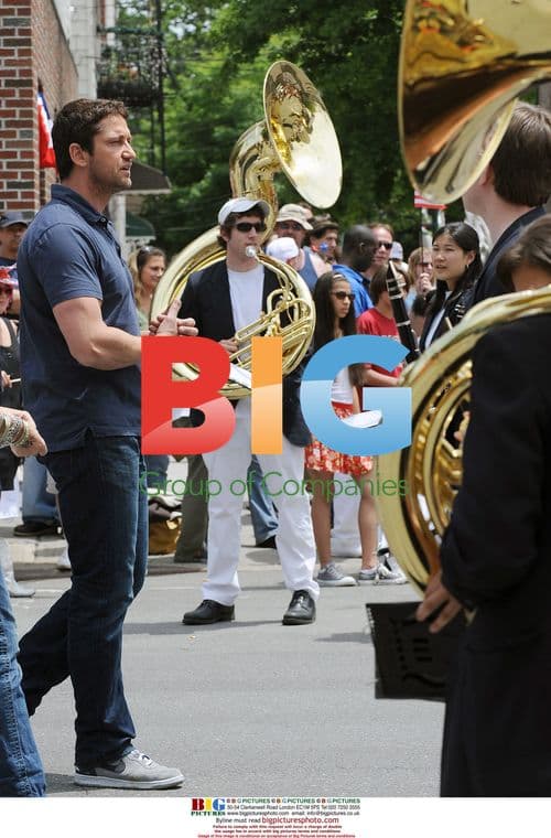 Gerald Butler on set of 'The Bounty'