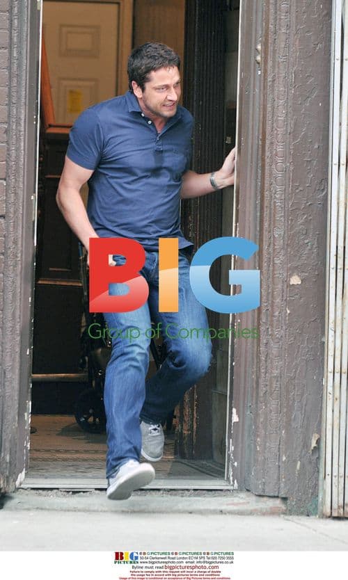 Gerald Butler on the set of 'The Bounty'